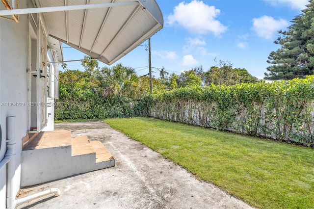 1176 NW 48th St, Miami, FL 33127