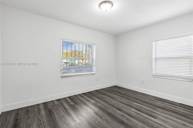 1176 NW 48th St, Miami, FL 33127