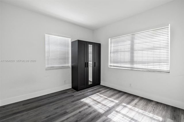 1176 NW 48th St, Miami, FL 33127