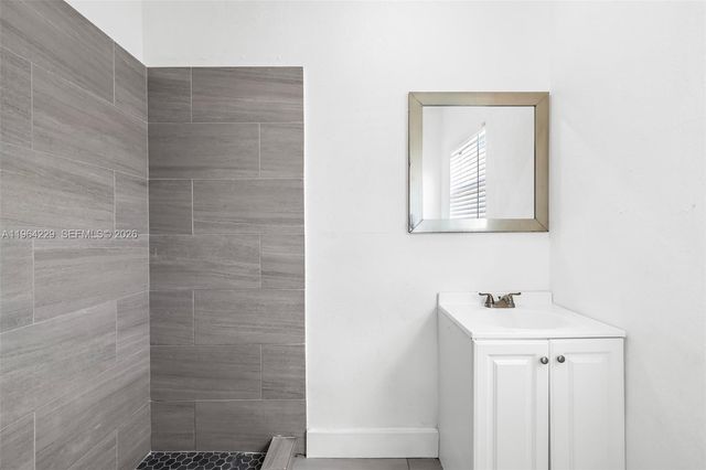 1176 NW 48th St, Miami, FL 33127