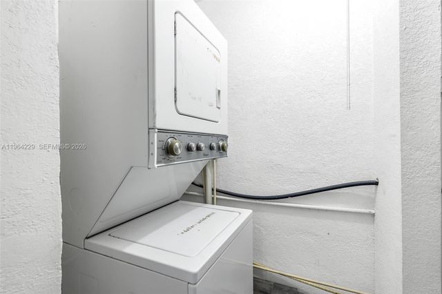 1176 NW 48th St, Miami, FL 33127