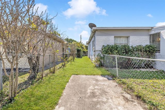 1176 NW 48th St, Miami, FL 33127