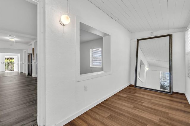 1176 NW 48th St, Miami, FL 33127