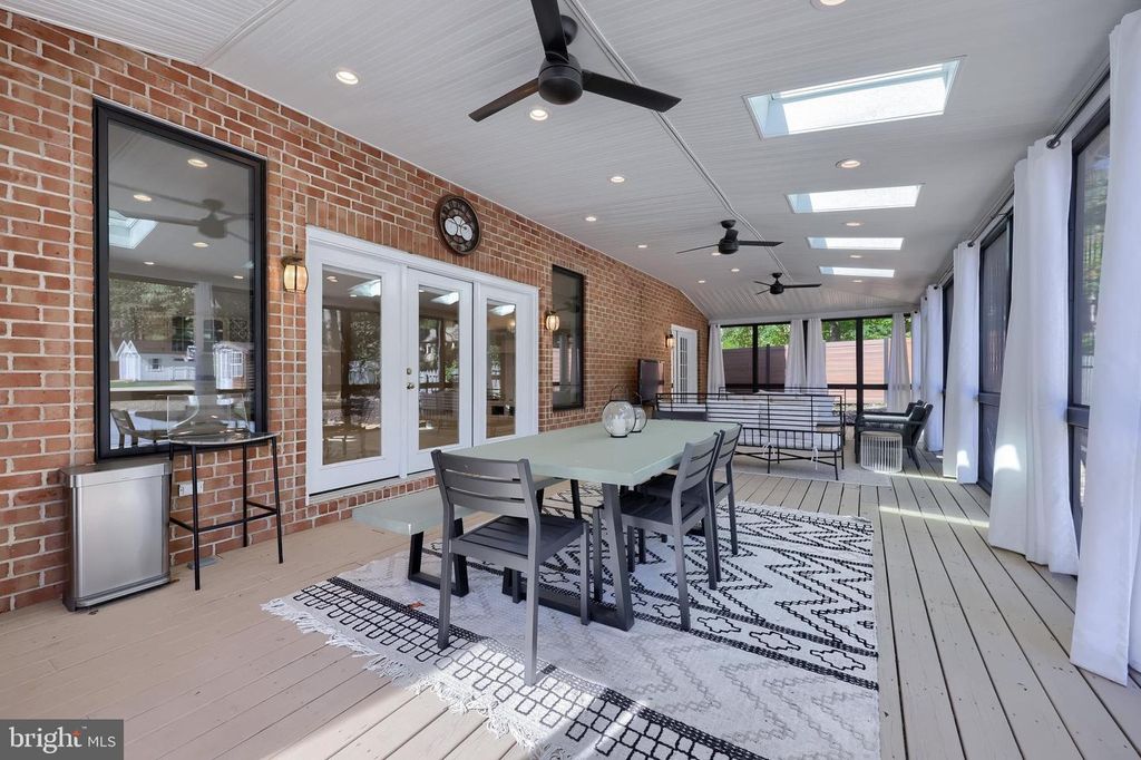 1801 SHAWAN LN, York, PA 17406