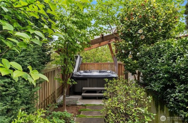 7044 50th Avenue NE, Seattle, WA 98115
