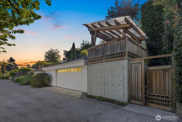 7044 50th Avenue NE, Seattle, WA 98115