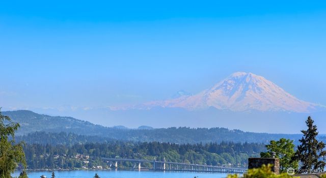 7044 50th Avenue NE, Seattle, WA 98115