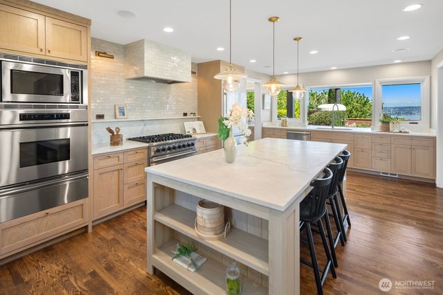 7044 50th Avenue NE, Seattle, WA 98115