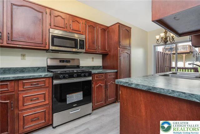 130 Willow Drive, Palmer Twp, PA 18045