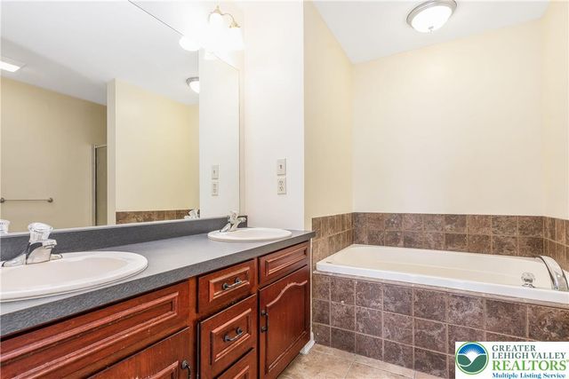 130 Willow Drive, Palmer Twp, PA 18045