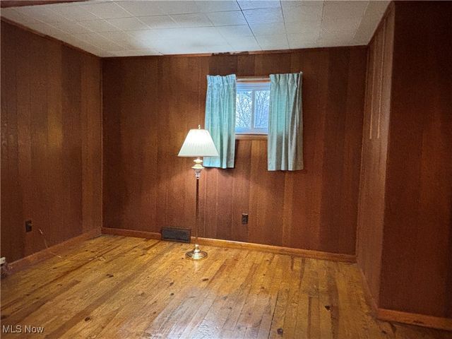 4828 Damon Avenue NW, Warren, OH 44483