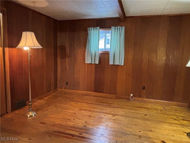 4828 Damon Avenue NW, Warren, OH 44483