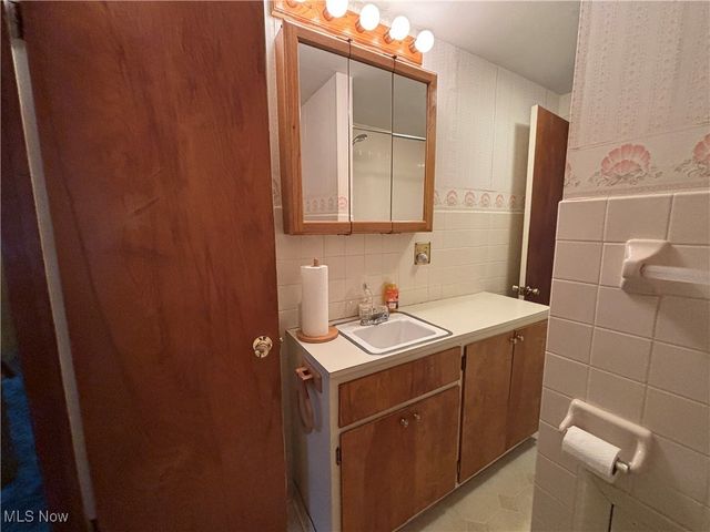 4828 Damon Avenue NW, Warren, OH 44483