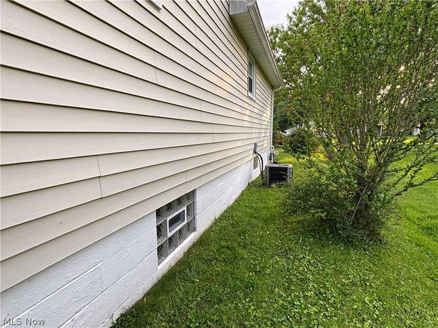 4828 Damon Avenue NW, Warren, OH 44483