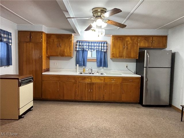 4828 Damon Avenue NW, Warren, OH 44483