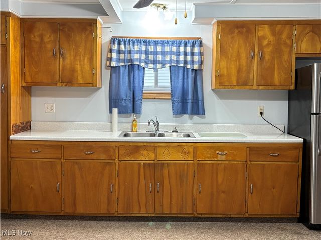 4828 Damon Avenue NW, Warren, OH 44483