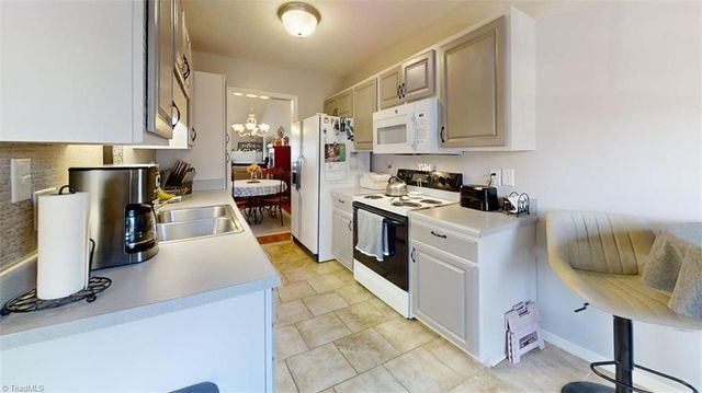 403 Campbell Gardens Road, Kernersville, NC 27284