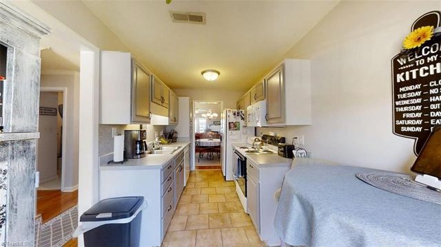 403 Campbell Gardens Road, Kernersville, NC 27284