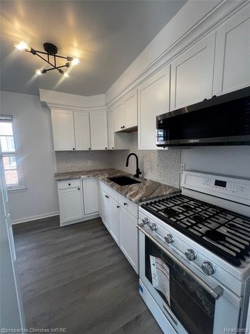 311 S Pleasant Street, Royal Oak, MI 48067