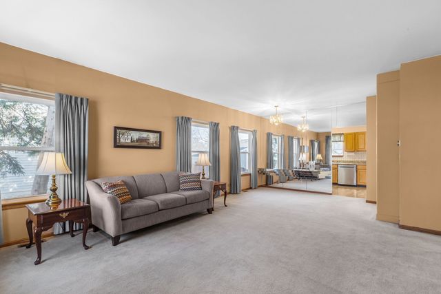 648 Thunderbird Trail, Carol Stream, IL 60188