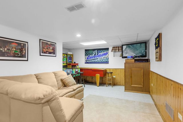 648 Thunderbird Trail, Carol Stream, IL 60188