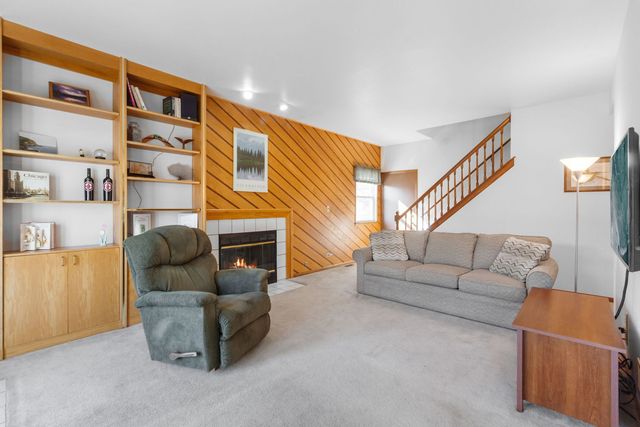 648 Thunderbird Trail, Carol Stream, IL 60188