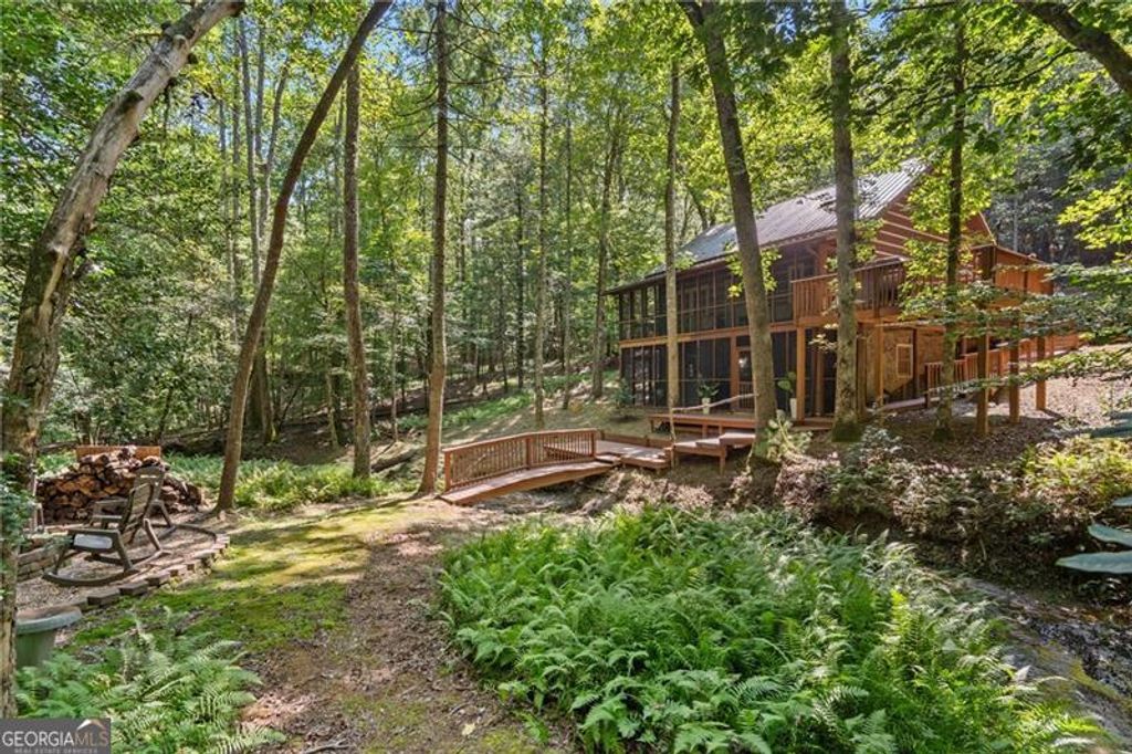 136 Honeysuckle Way, Blue Ridge, GA 30513