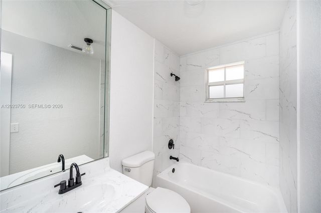 16452 SW 99th Ln 16452, Miami, FL 33196