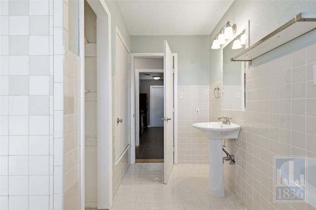 2416 S 5th ST B, Austin, TX 78704