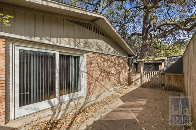 2416 S 5th ST B, Austin, TX 78704