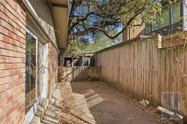 2416 S 5th ST B, Austin, TX 78704