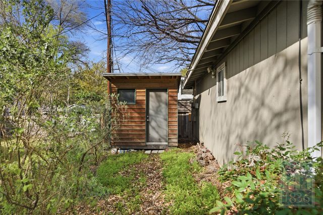 2416 S 5th ST B, Austin, TX 78704