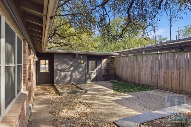 2416 S 5th ST B, Austin, TX 78704