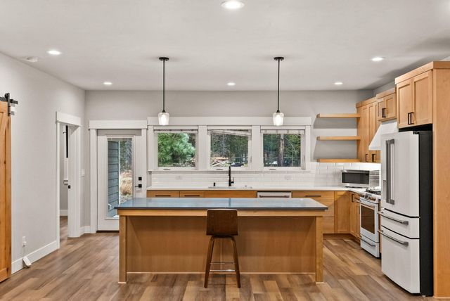 17008 Sharp Drive, Bend, OR 97707