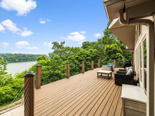 389 Lakeview Drive, Somerset, KY 42503