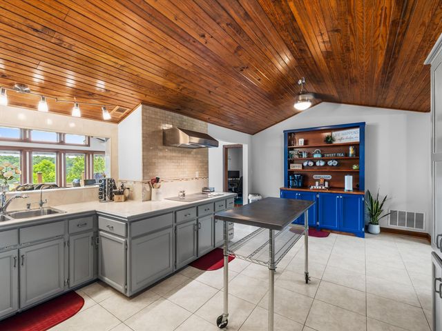 389 Lakeview Drive, Somerset, KY 42503