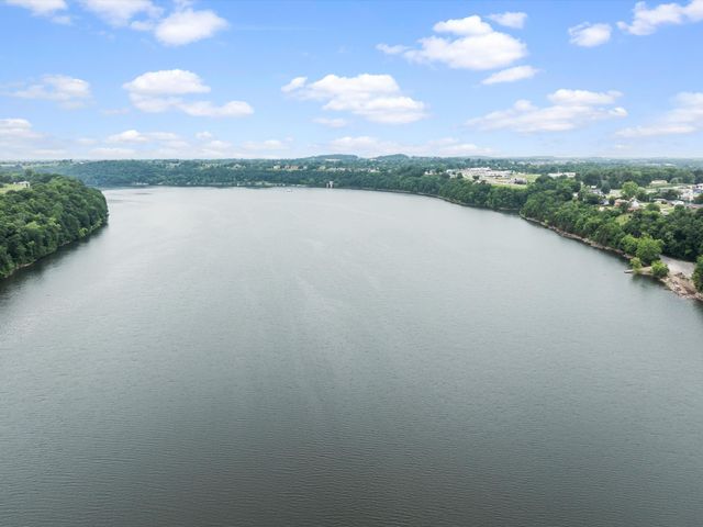 389 Lakeview Drive, Somerset, KY 42503