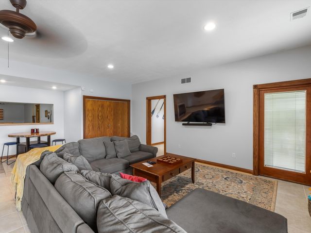 389 Lakeview Drive, Somerset, KY 42503