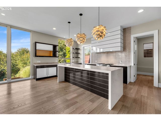 4645 N ADAMS St, Camas, WA 98607