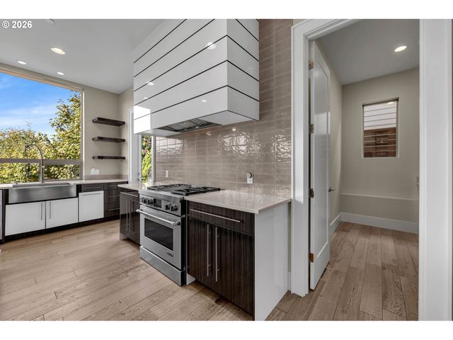 4645 N ADAMS St, Camas, WA 98607