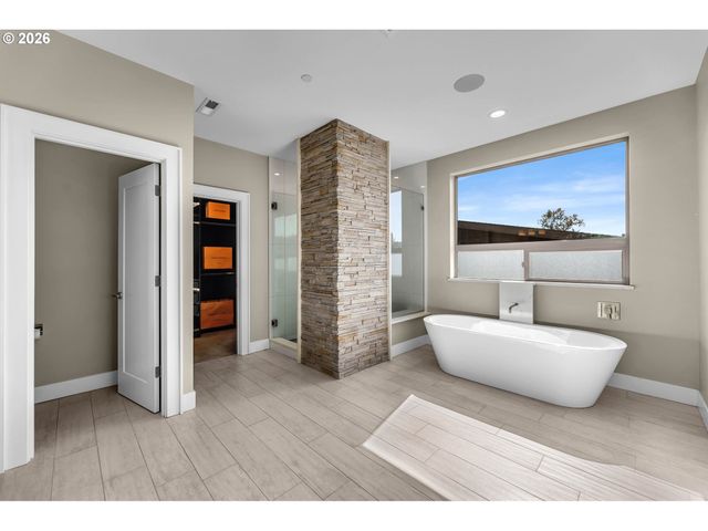 4645 N ADAMS St, Camas, WA 98607