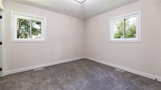 8406 E 93rd Terrace, Kansas City, MO 64138