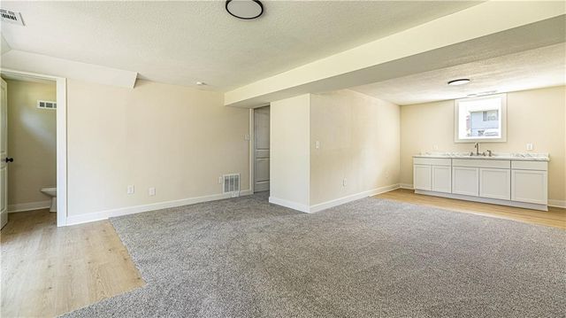 8406 E 93rd Terrace, Kansas City, MO 64138