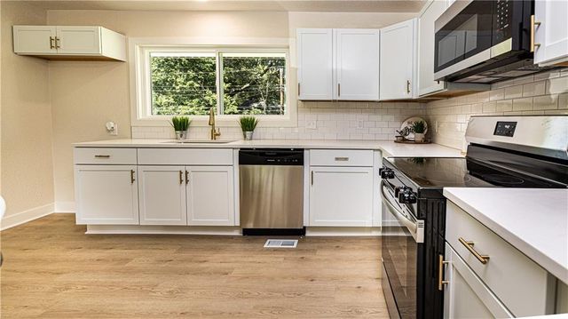 8406 E 93rd Terrace, Kansas City, MO 64138
