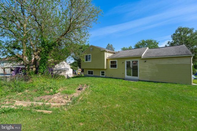 1504 RIDGEVIEW LN, Harrisburg, PA 17110