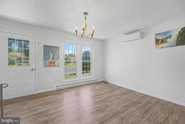 1504 RIDGEVIEW LN, Harrisburg, PA 17110