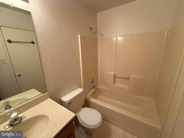 227 BEND FARM RD, Fredericksburg, VA 22408