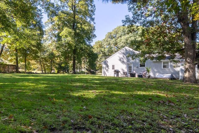 172 Holliston St, Medway, MA 02053