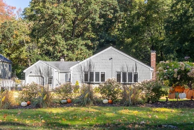 172 Holliston St, Medway, MA 02053