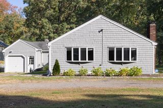172 Holliston St, Medway, MA 02053
